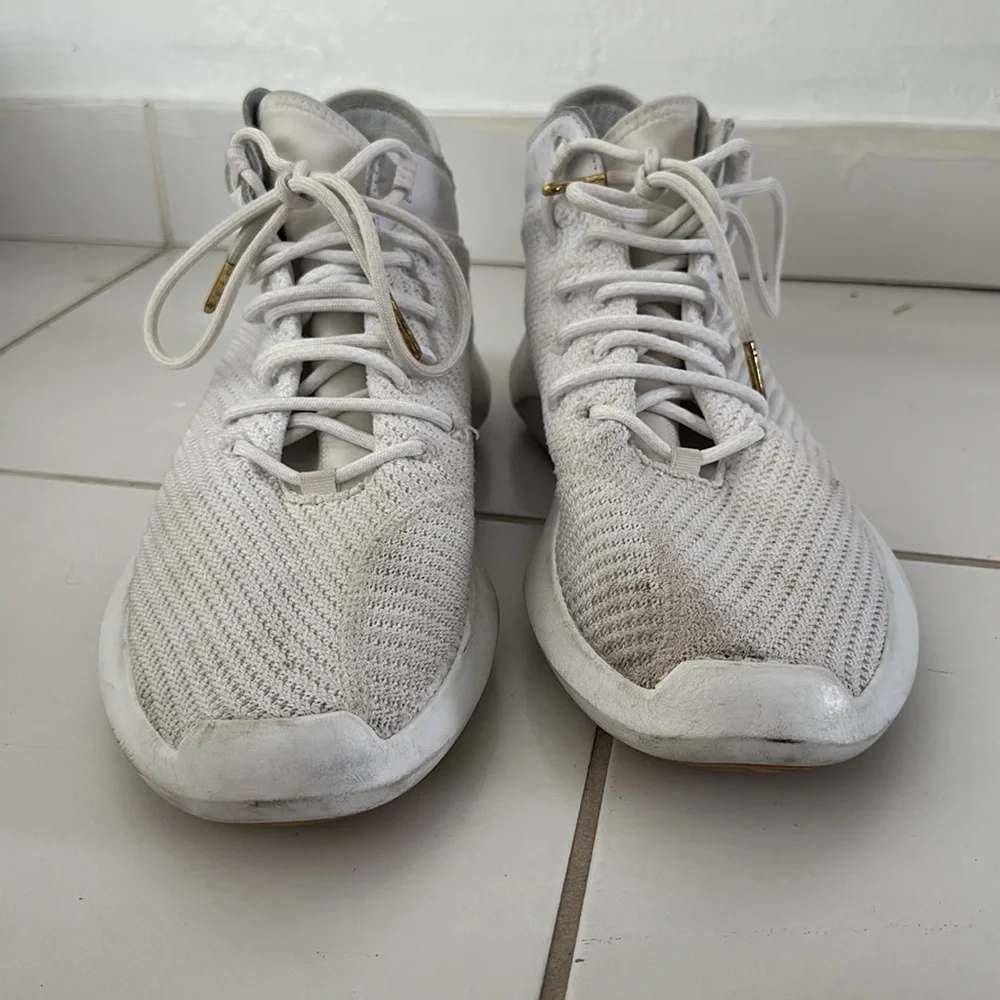 Adidas men’s size 10.5 White CG4819 Running Basketball Gym Workout Sneakers - Picture 2 of 8